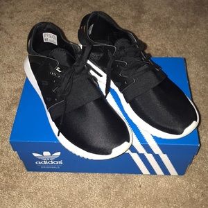 Women’s Adidas Tubular Viral W - Size 6 1/2